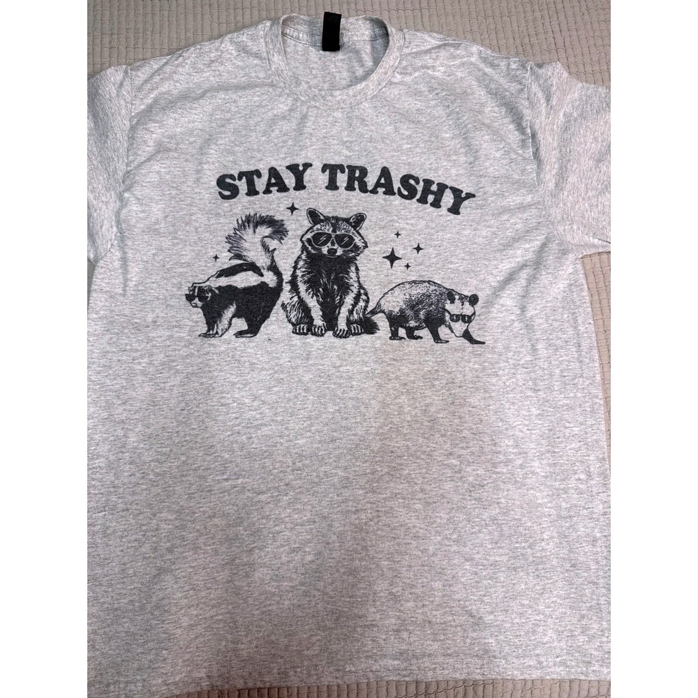 Gildan‎ Stay Trashy Graphic T-Shirt Gray Raccoon Skunk Opossum Unisex Gorpcore L